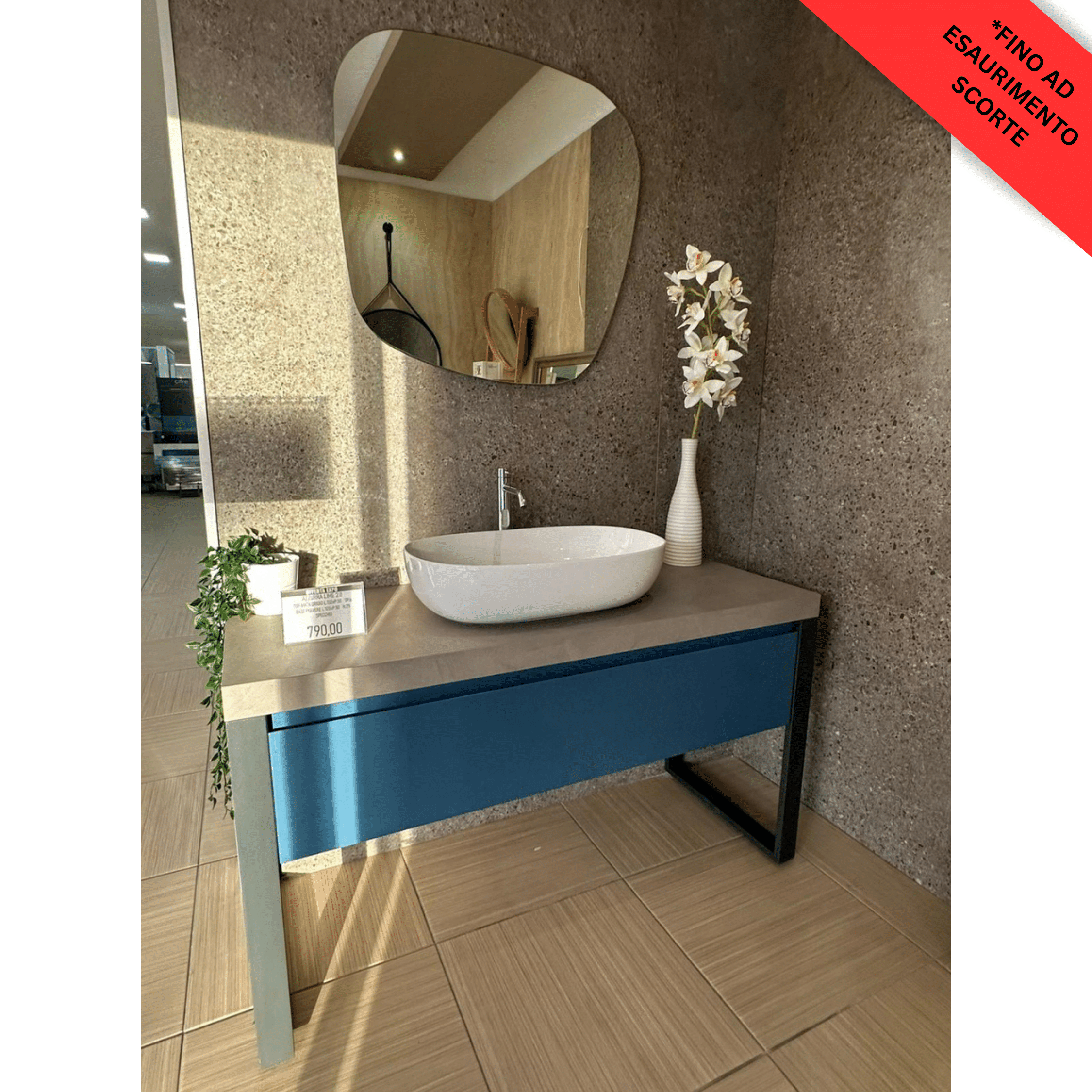 Offerta Expo' Mobile Bagno a Terra da 132 cm Colore Grigio/Polvere Specchio Con Lampada Led Completo Di Lavabo Azzurra "Lime"