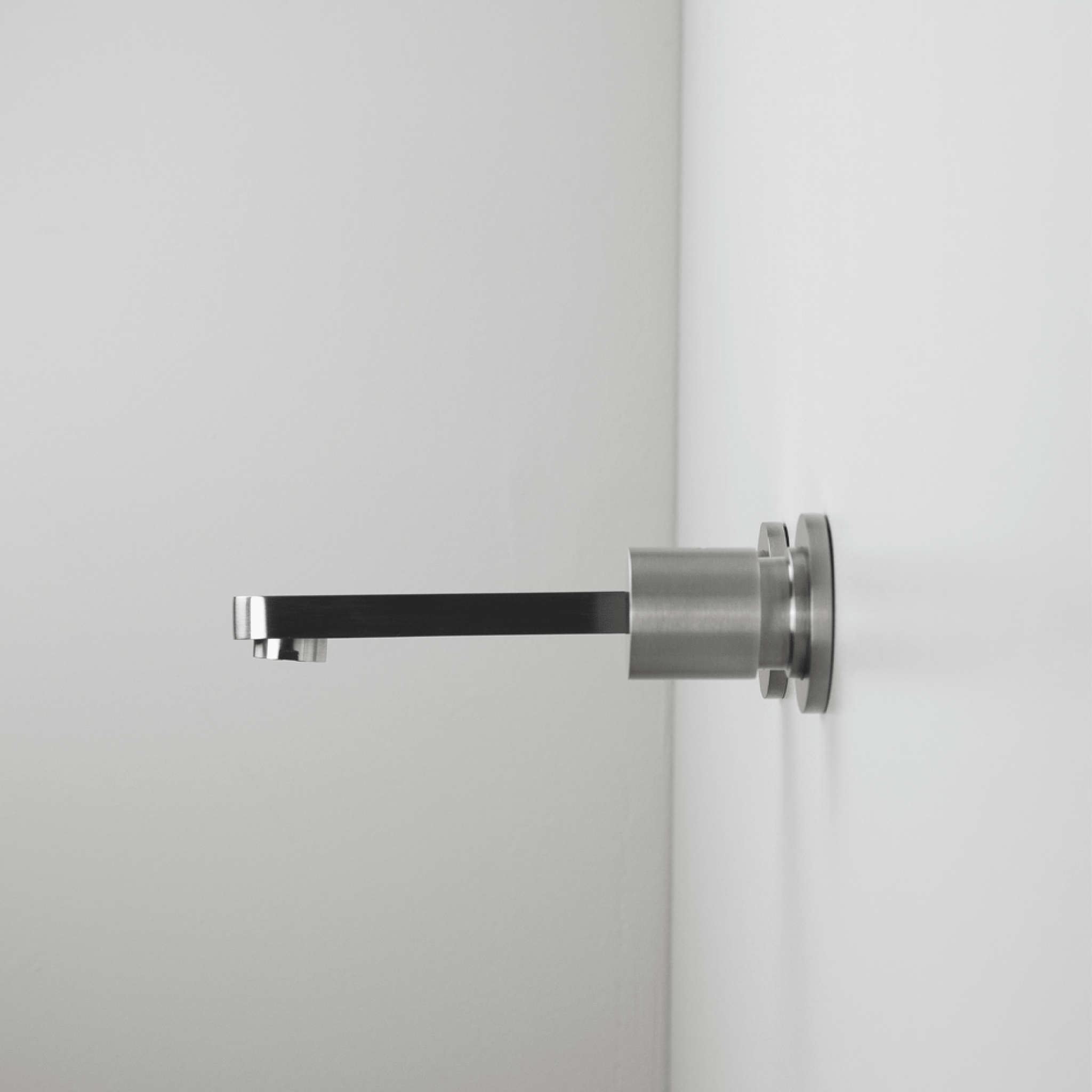 Miscelatore Lavabo a Parete SuperInox "Axis" Inox Spazzolato - Dabicasa