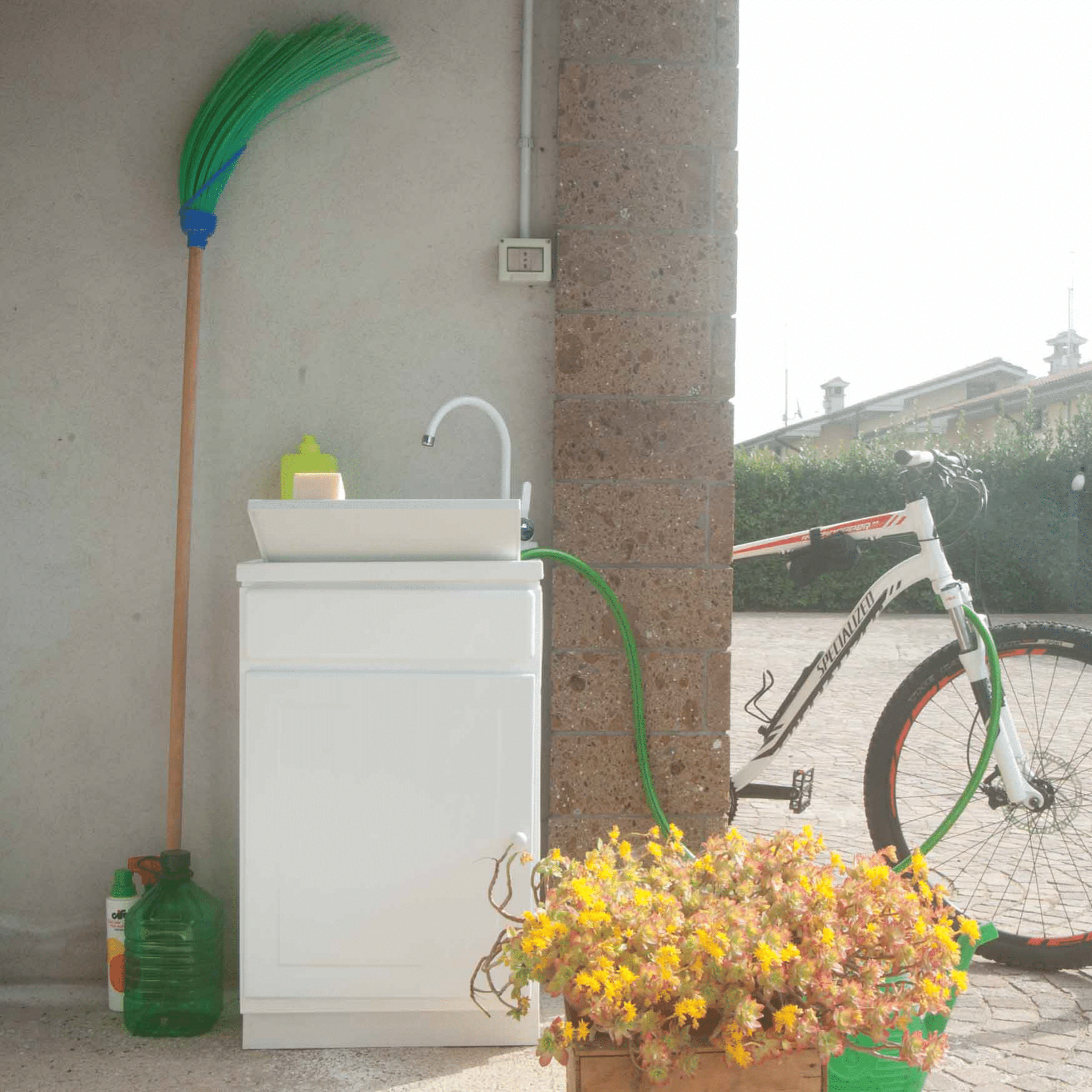 Lavatoio a Terra Per Esterno 45x50 Un'Anta Con Vasca Sifone e Tavoletta In Plastica Xilon "Meteo" Bianco Lucido